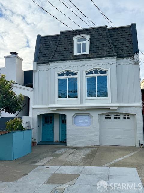 view of front of property featuring a garage