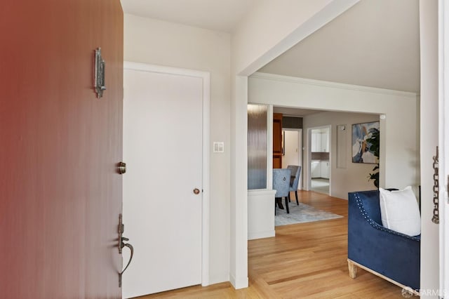 1285 Holloway Ave, San Francisco, CA 94132 - foyer entrance with light wood finished floors