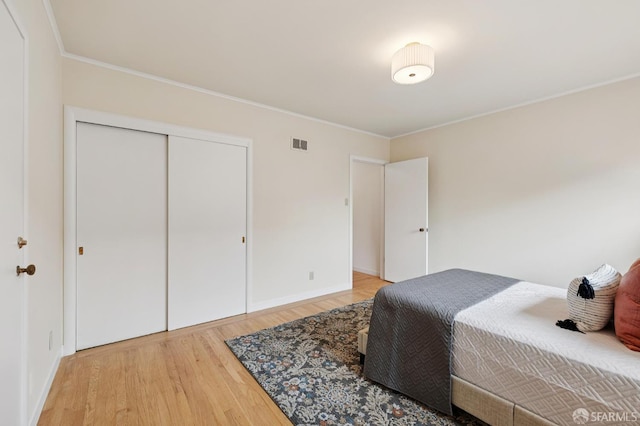 1285 Holloway Ave, San Francisco, CA 94132 - bedroom featuring light wood finished floors, ornamental molding, and a closet