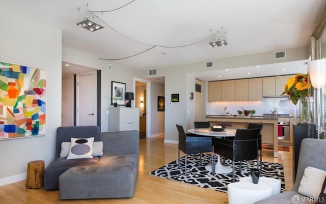 301 Mission St Unit 20E, San Francisco, CA 94105 - living area featuring light wood-style flooring and baseboards