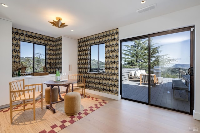 dining space featuring visible vents, recessed lighting, wood finished floors, and a healthy amount of sunlight