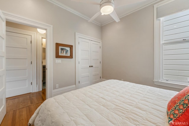 719-721 Shotwell St, San Francisco, CA 94110 - bedroom with wood finished floors, crown molding, ceiling fan, and a closet