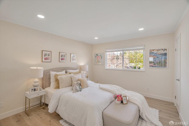 bedroom featuring light wood-style floors, recessed lighting, and baseboards