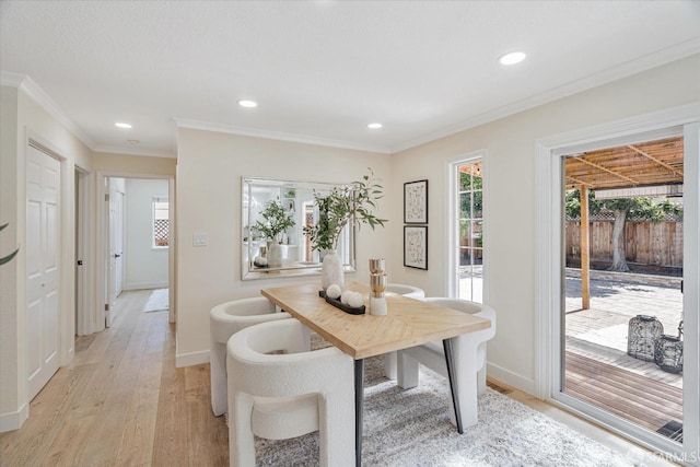 dining space featuring ornamental molding, light wood-type flooring, baseboards, and recessed lighting