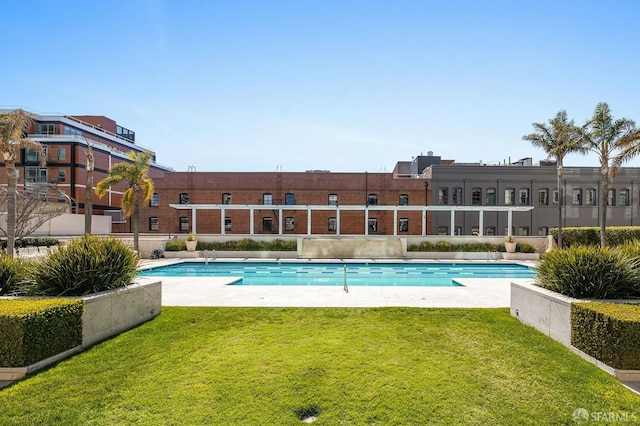 view of swimming pool with a lawn