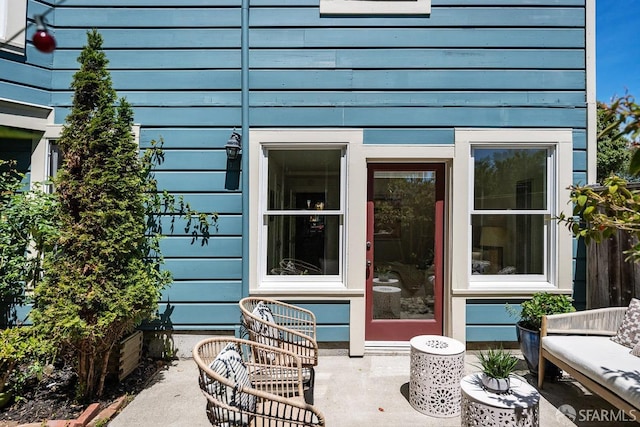 1939 Ofarrell St, San Francisco, CA 94115 - entrance to property with a patio