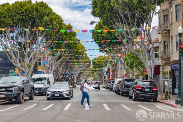 912 Alabama St, San Francisco, CA 94110 - view of asphalt street with street lights and traffic lights