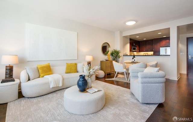 living room with dark wood-style floors, recessed lighting, and baseboards