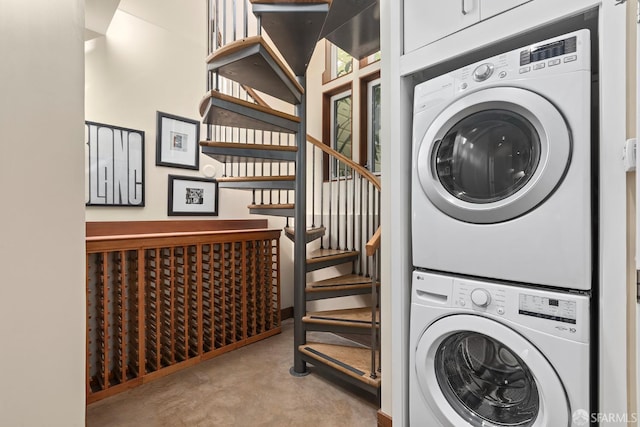 762 Bay St, San Francisco, CA 94109 - laundry room with stacked washer / dryer