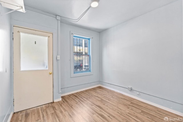737 Minna St, San Francisco, CA 94103 - entrance foyer with baseboards and light wood-style floors