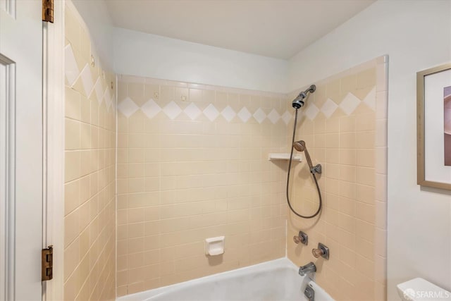 bathroom with bathtub / shower combination