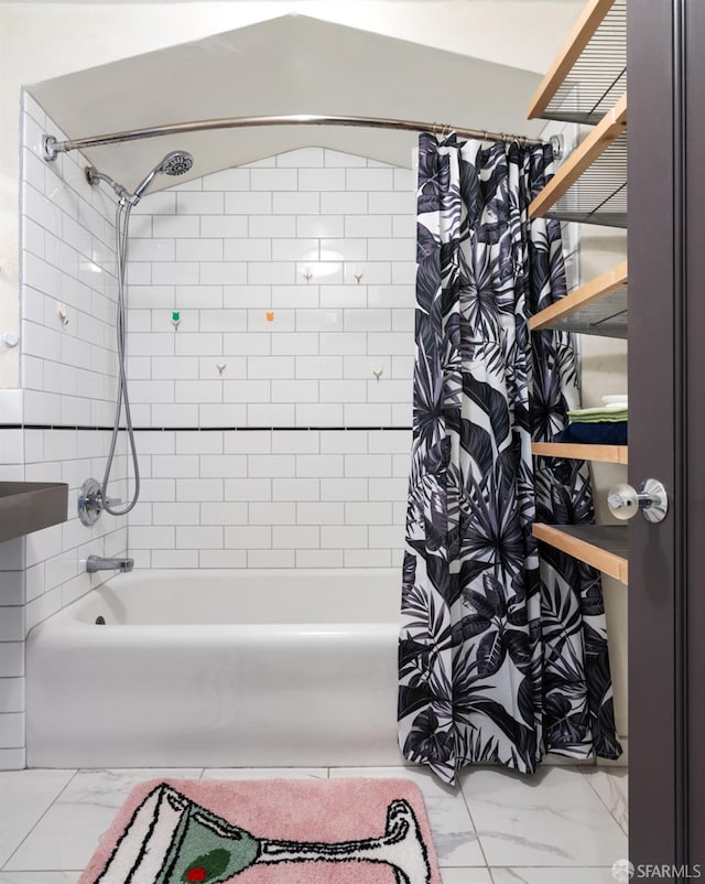 bathroom with shower / tub combo