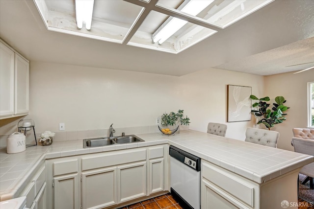 503 Camelback Rd, Pleasant Hill, CA 94523 - kitchen with dishwasher, a sink, a peninsula, and tile counters