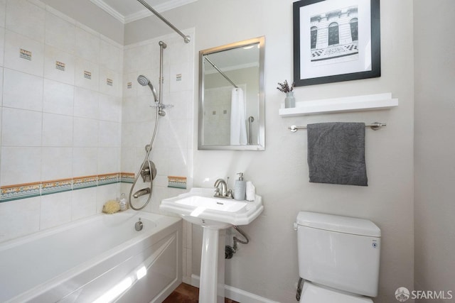 bathroom with shower / tub combo with curtain, a sink, toilet, and crown molding