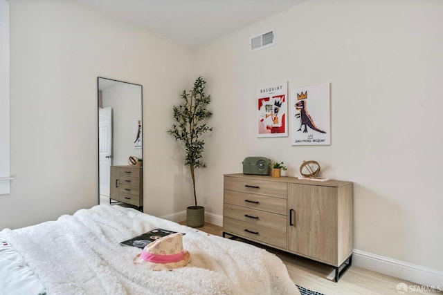 1210 40th Ave, San Francisco, CA 94122 - bedroom featuring light wood-style floors and baseboards
