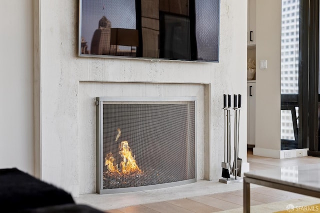 611 Washington St Unit 2505, San Francisco, CA 94111 - detailed view of a warm lit fireplace and wood finished floors