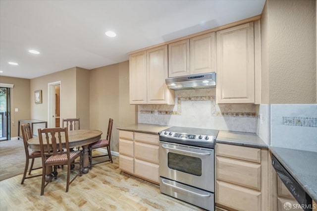 kitchen with stainless steel appliances, light hardwood / wood-style floors, light brown cabinets, and tasteful backsplash