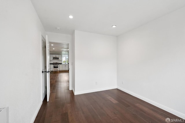 63-65 Jersey St, San Francisco, CA 94114 - spare room with dark wood-type flooring, recessed lighting, and a smoke detector