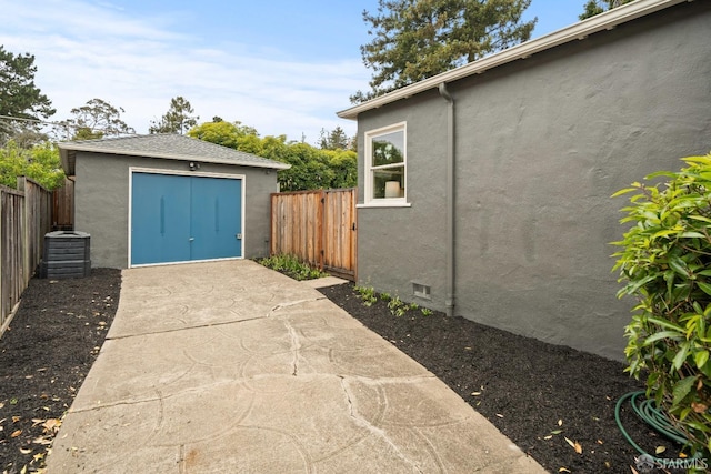 garage with fence
