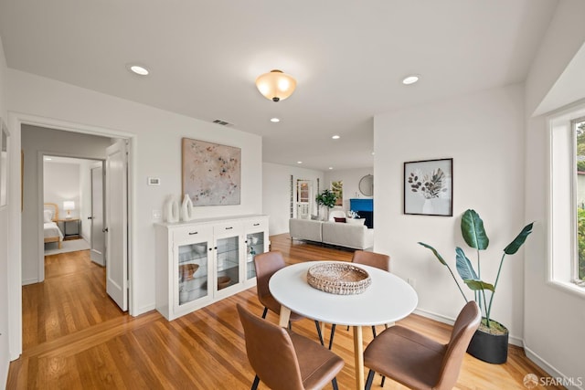 dining area featuring visible vents, recessed lighting, light wood-style flooring, and baseboards