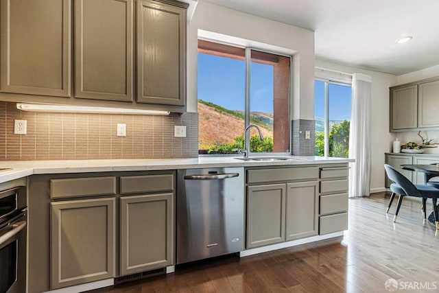 32 Highcrest Ln, South San Francisco, CA 94080 - kitchen featuring appliances with stainless steel finishes, a sink, gray cabinetry, dark wood finished floors, and backsplash