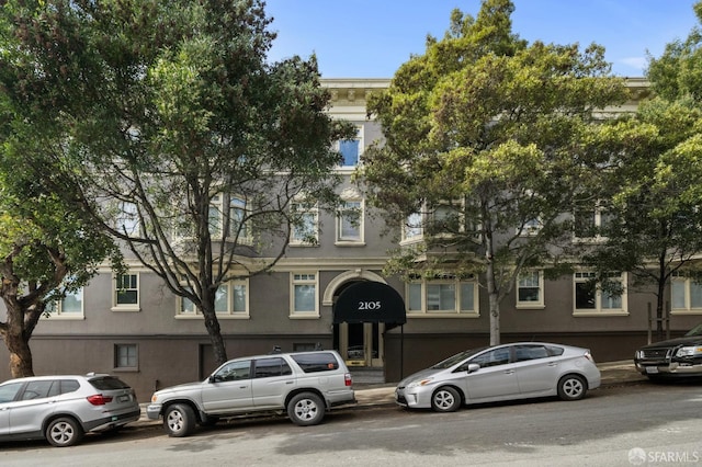 view of front facade featuring stucco siding