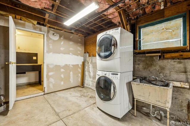 laundry room with stacked washer / drying machine