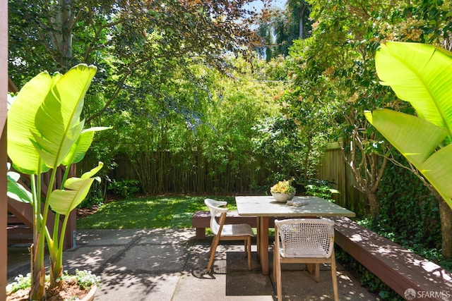 49 Hill St, San Francisco, CA 94110 - fenced backyard with a patio area and outdoor dining space