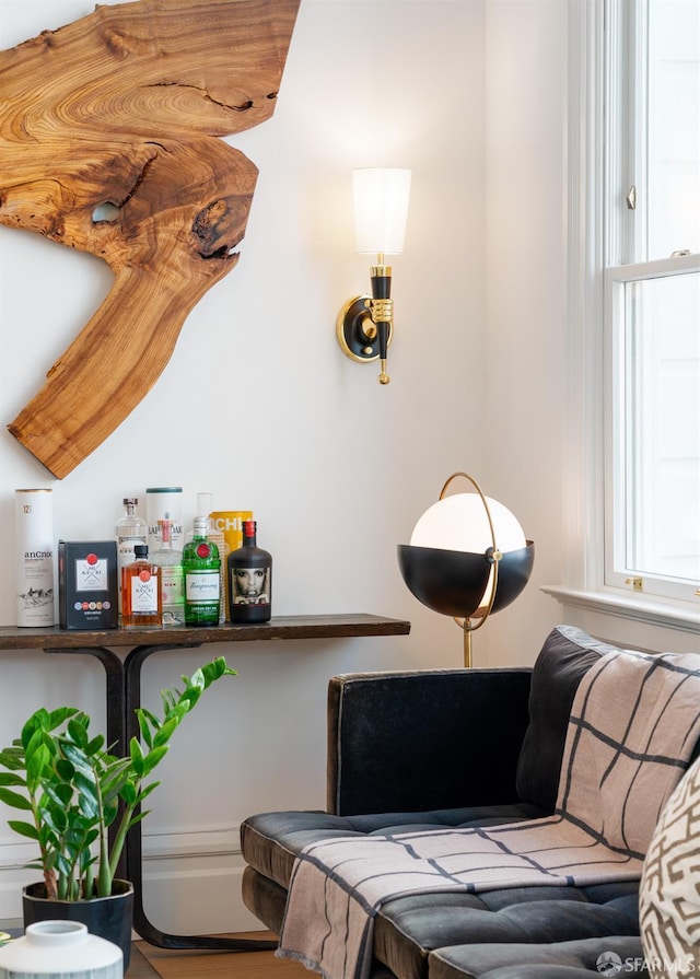 49 Hill St, San Francisco, CA 94110 - sitting room featuring a bar