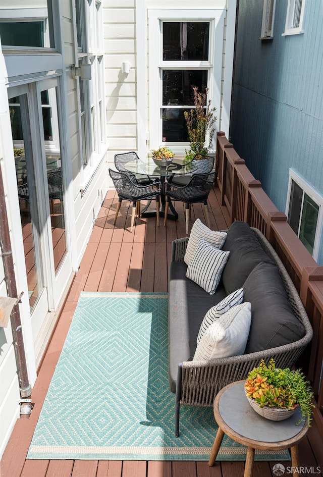 49 Hill St, San Francisco, CA 94110 - deck with outdoor dining space
