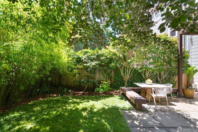 49 Hill St, San Francisco, CA 94110 - view of yard featuring a patio area and outdoor dining area