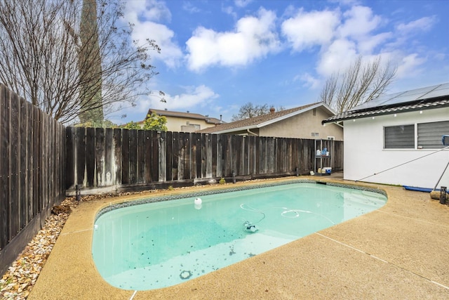 view of swimming pool