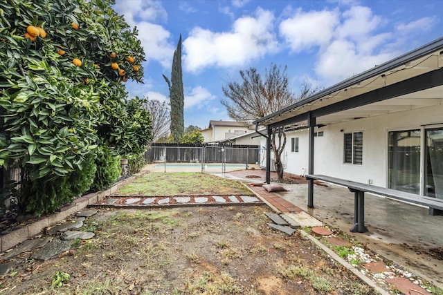 view of yard featuring a fenced in pool