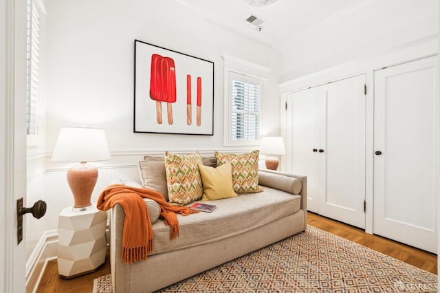 living room with light parquet floors and crown molding