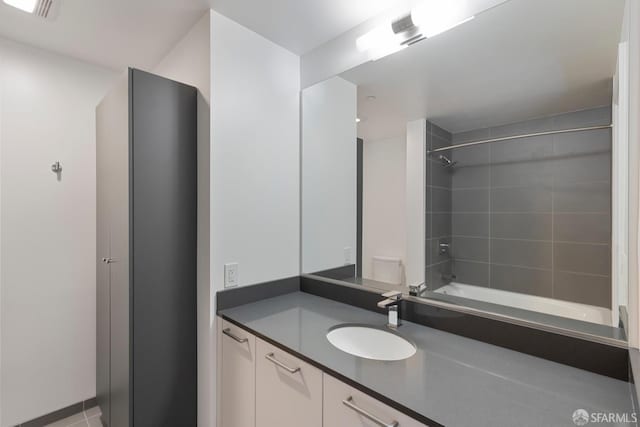 full bathroom featuring visible vents and vanity