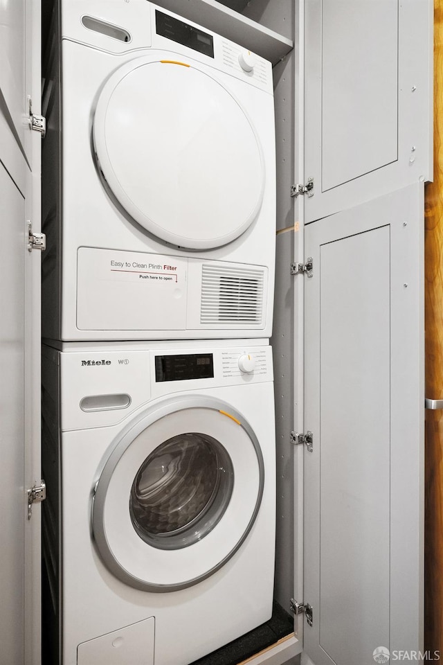 1 Rausch St Unit A, San Francisco, CA 94103 - laundry area with stacked washer / dryer