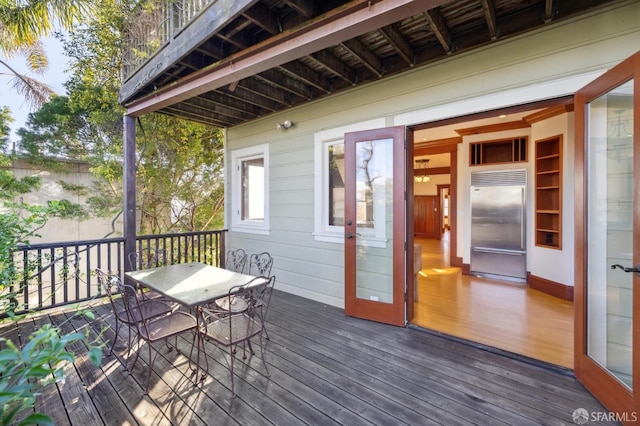 deck with outdoor dining space