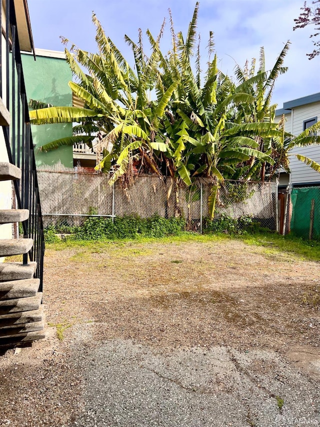 933 41st St, Oakland, CA 94608 - view of yard featuring fence