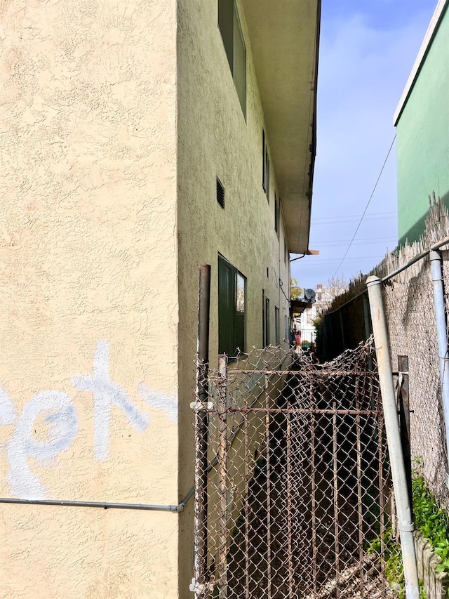 933 41st St, Oakland, CA 94608 - view of property exterior with a gate and stucco siding