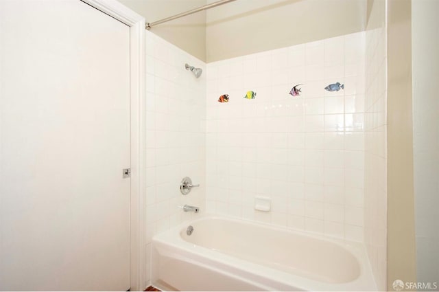 full bathroom with washtub / shower combination