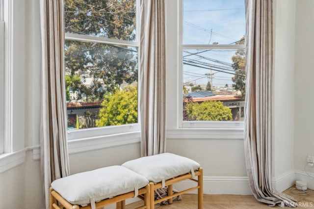 411 Clipper St, San Francisco, CA 94114 - sitting room with baseboards