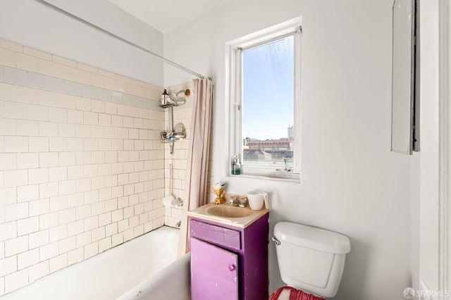 full bathroom with vanity, toilet, and tiled shower / bath