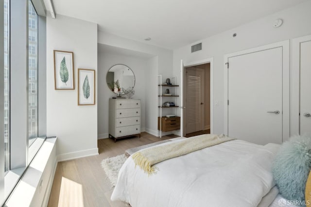 333 Beale St Unit 7G, San Francisco, CA 94105 - bedroom featuring light wood-style floors, baseboards, and visible vents