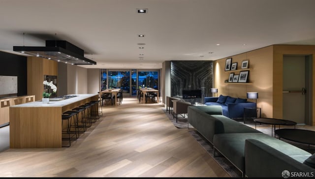 338 Main St Unit Ph36B, San Francisco, CA 94105 - living area featuring light wood finished floors and recessed lighting