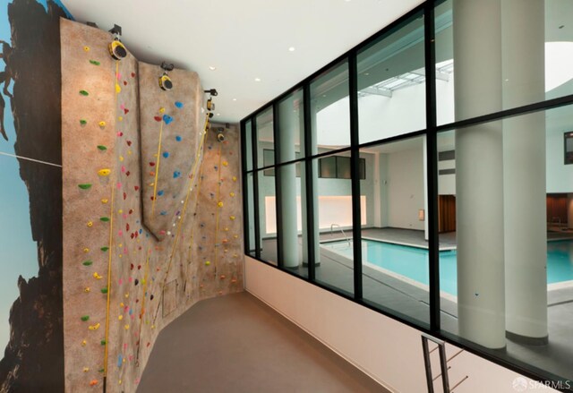 338 Main St Unit Ph36B, San Francisco, CA 94105 - corridor featuring finished concrete floors