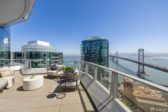 338 Main St Unit Ph36B, San Francisco, CA 94105 - balcony with a water view and outdoor lounge area