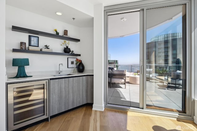 338 Main St Unit Ph36B, San Francisco, CA 94105 - indoor wet bar with wine cooler and wood finished floors