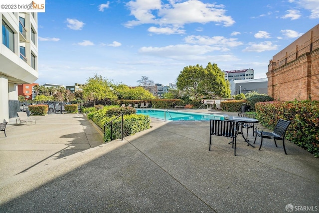6363 Christie Ave Unit 1823, Emeryville, CA 94608 - community pool with a patio area
