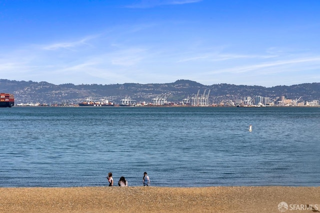 water view with a mountain view