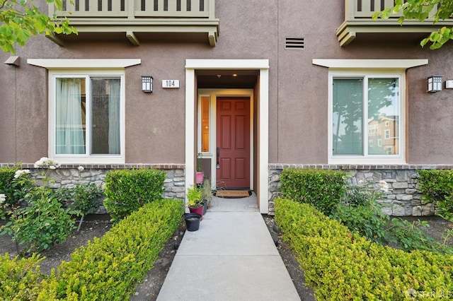 104 Diamond Cove Ter, San Francisco, CA 94134 - entrance to property featuring stone siding and stucco siding